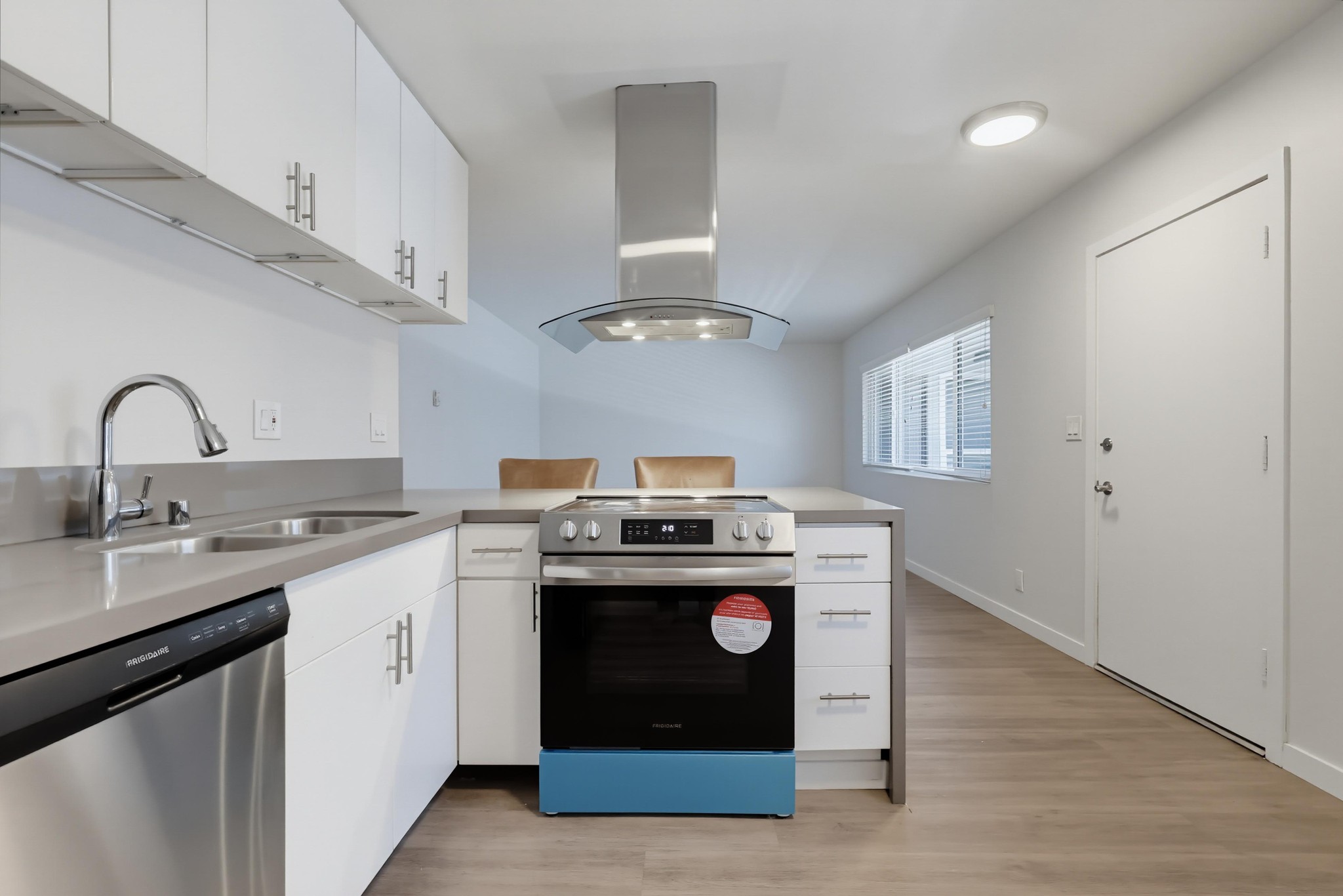 Virtual tour photo 22 of 39 for 1945 S Garth Ave