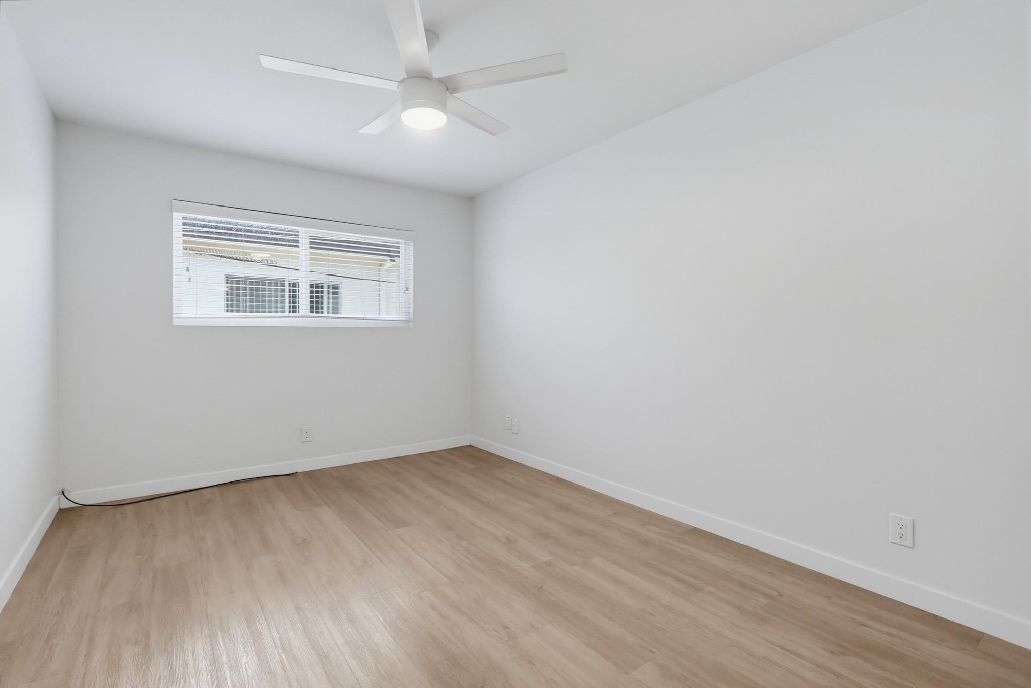 Virtual tour photo 26 of 39 for 1945 S Garth Ave