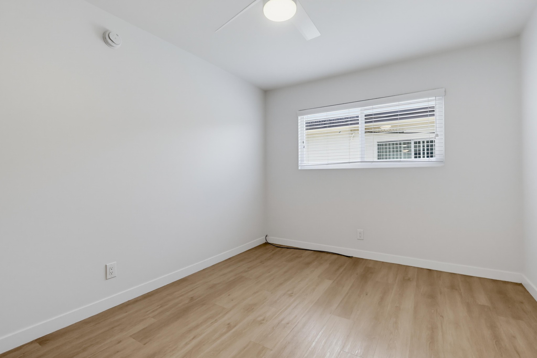 Virtual tour photo 27 of 39 for 1945 S Garth Ave
