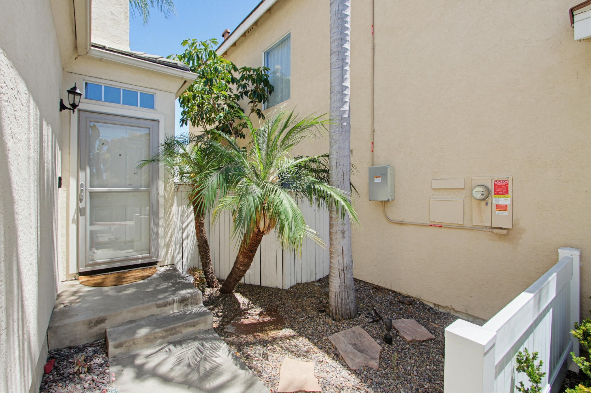 Virtual tour photo 6 of 45 for 1947 Courage St