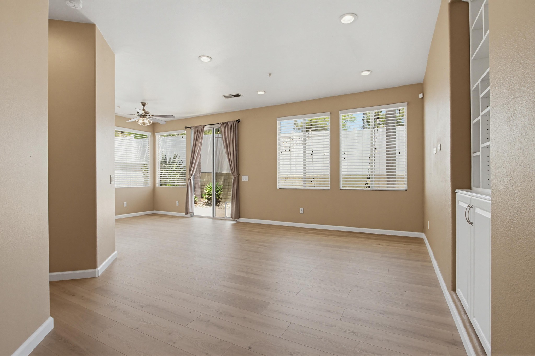 Virtual tour photo 7 of 45 for 1947 Courage St