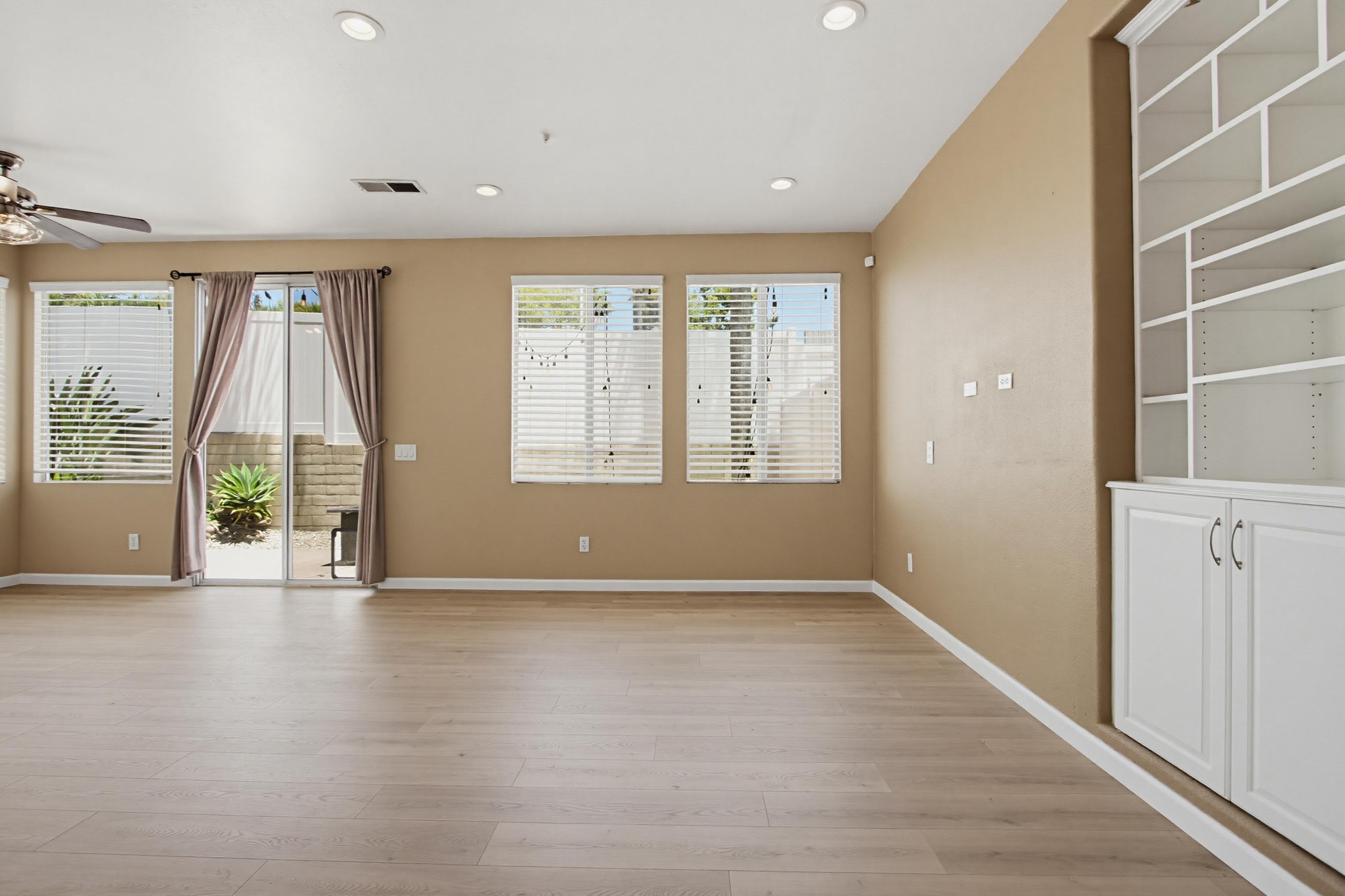 Virtual tour photo 8 of 45 for 1947 Courage St