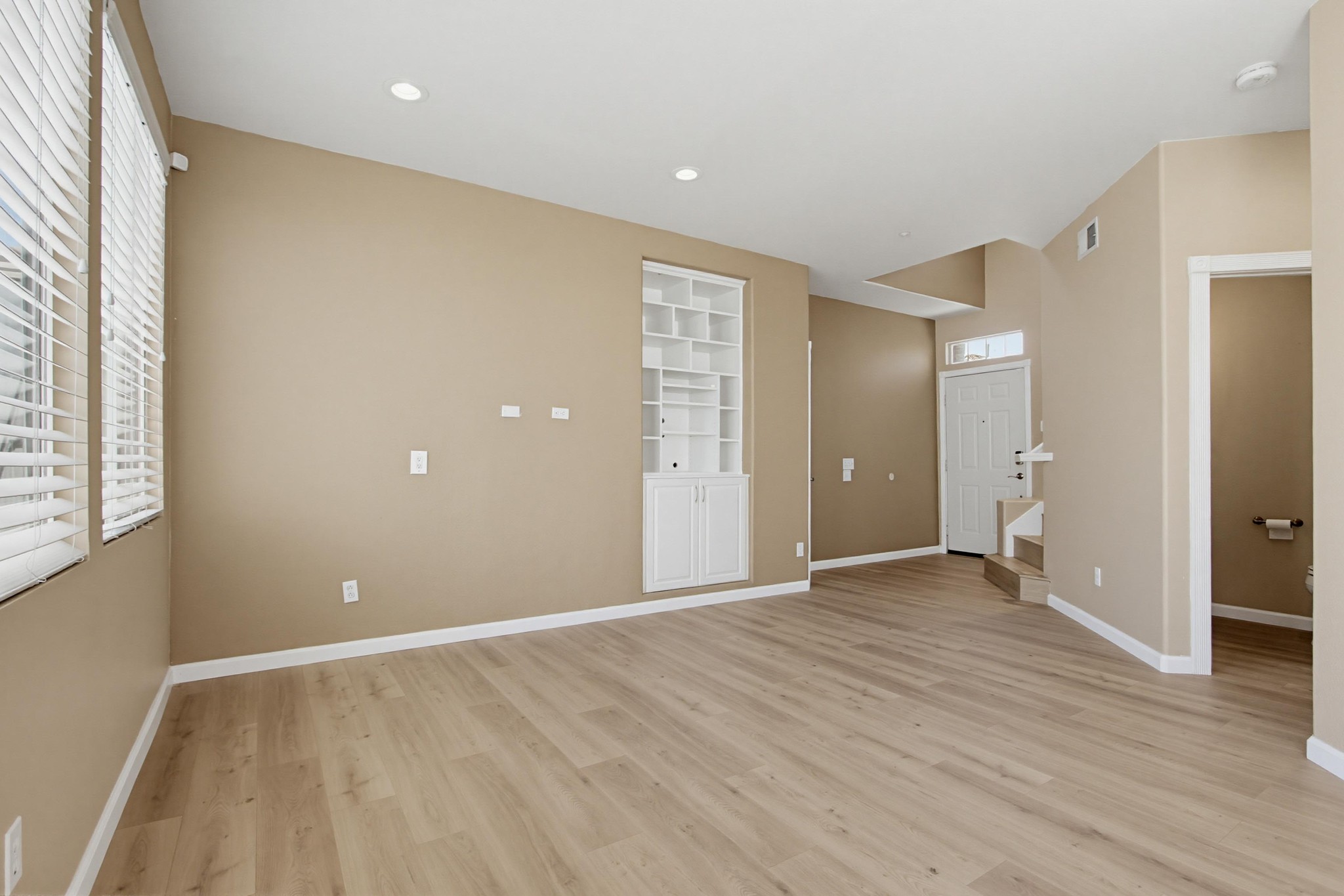 Virtual tour photo 10 of 45 for 1947 Courage St