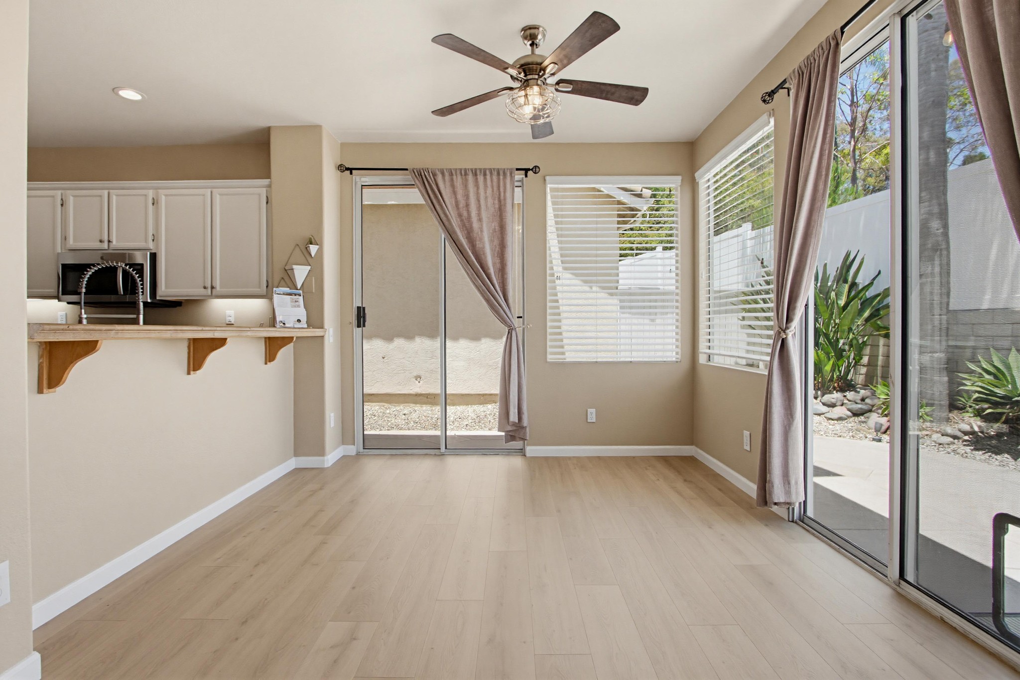 Virtual tour photo 14 of 45 for 1947 Courage St