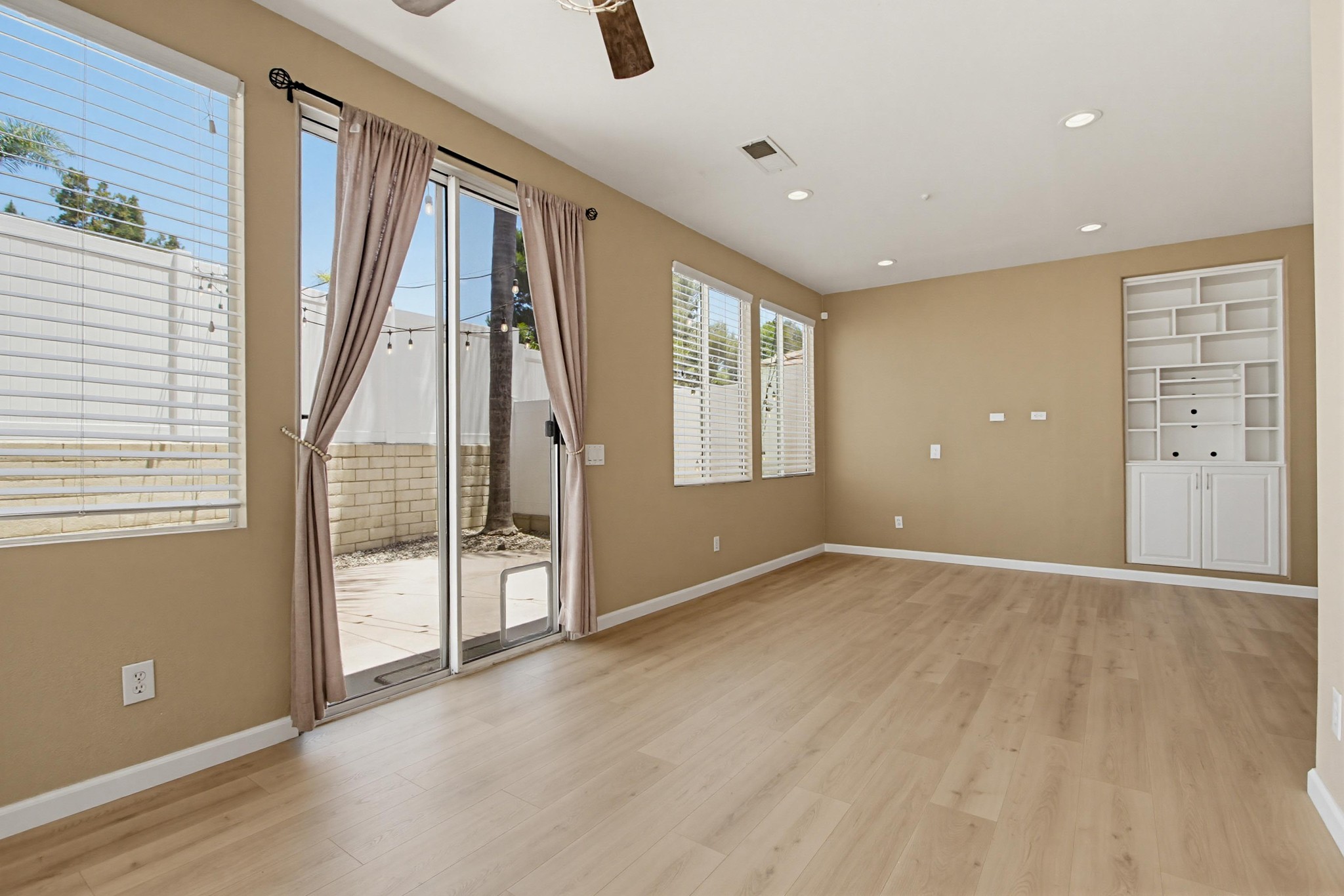 Virtual tour photo 15 of 45 for 1947 Courage St