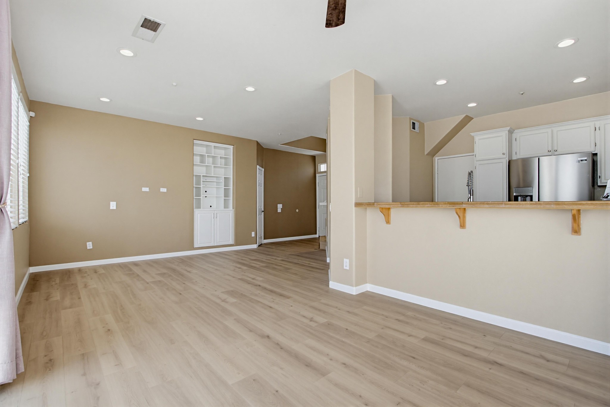 Virtual tour photo 16 of 45 for 1947 Courage St