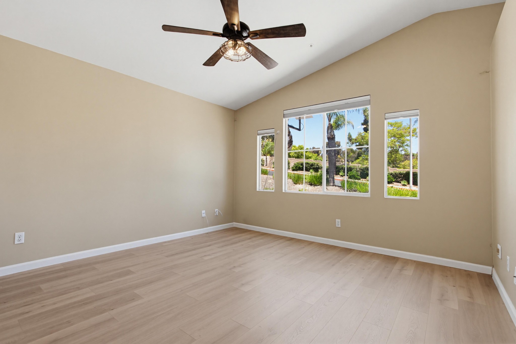 Virtual tour photo 24 of 45 for 1947 Courage St
