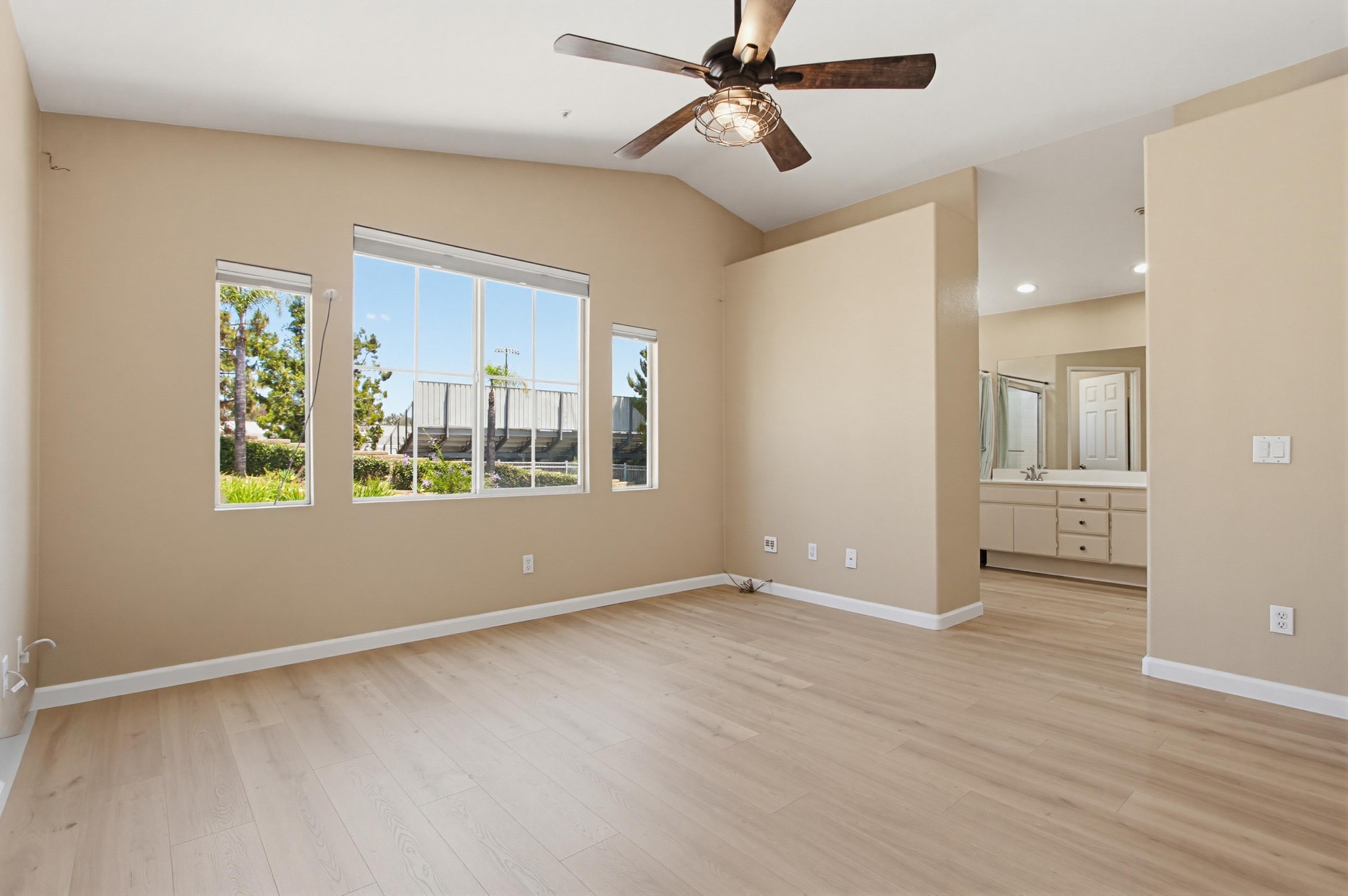 Virtual tour photo 25 of 45 for 1947 Courage St