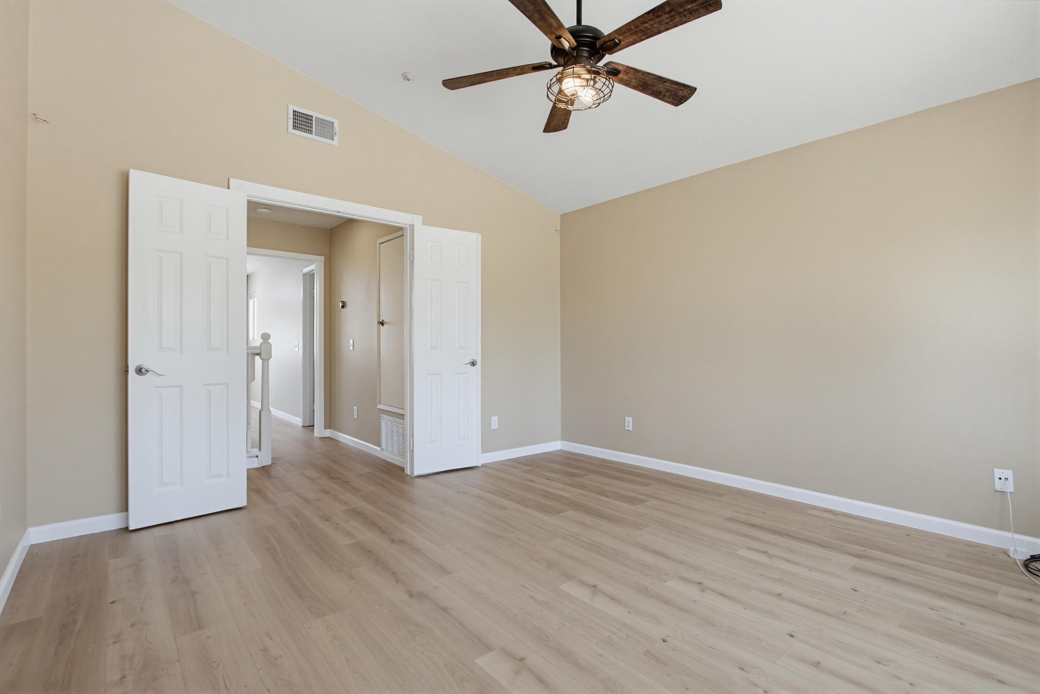 Virtual tour photo 26 of 45 for 1947 Courage St