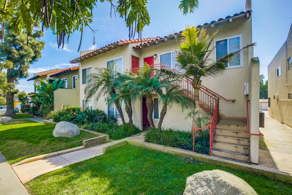 Virtual tour photo 1 of 33 for 1949 Grand Ave #2