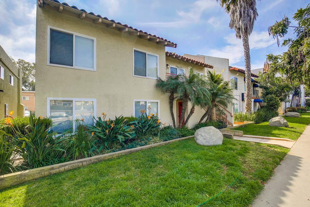 Virtual tour photo 4 of 33 for 1949 Grand Ave #2