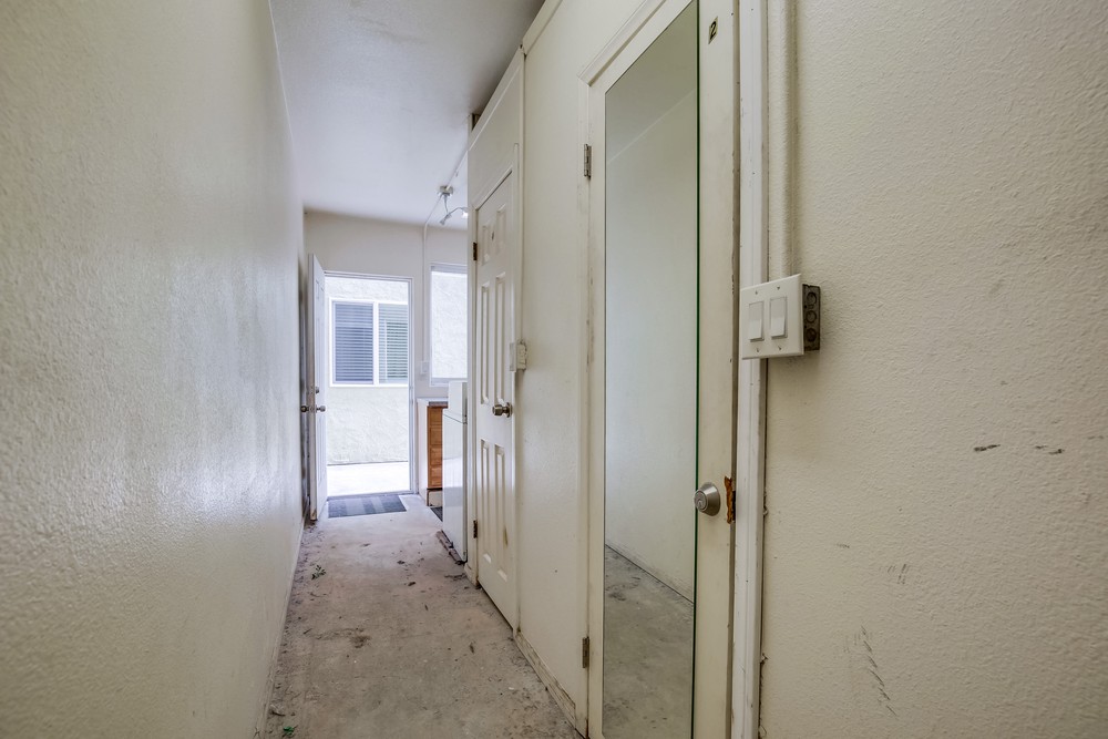 Virtual tour photo 32 of 33 for 1949 Grand Ave #2