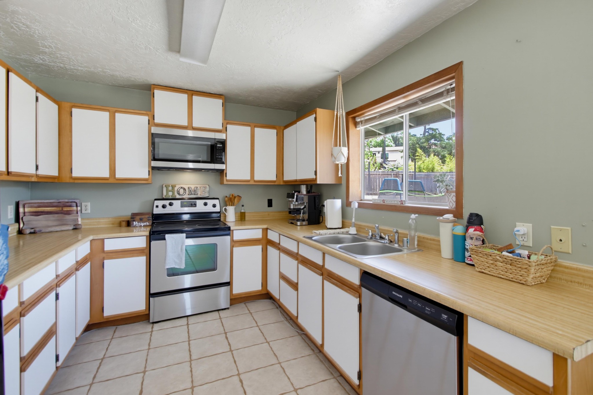 Virtual tour photo 26 of 83 for 1949 Sunnyside Ave