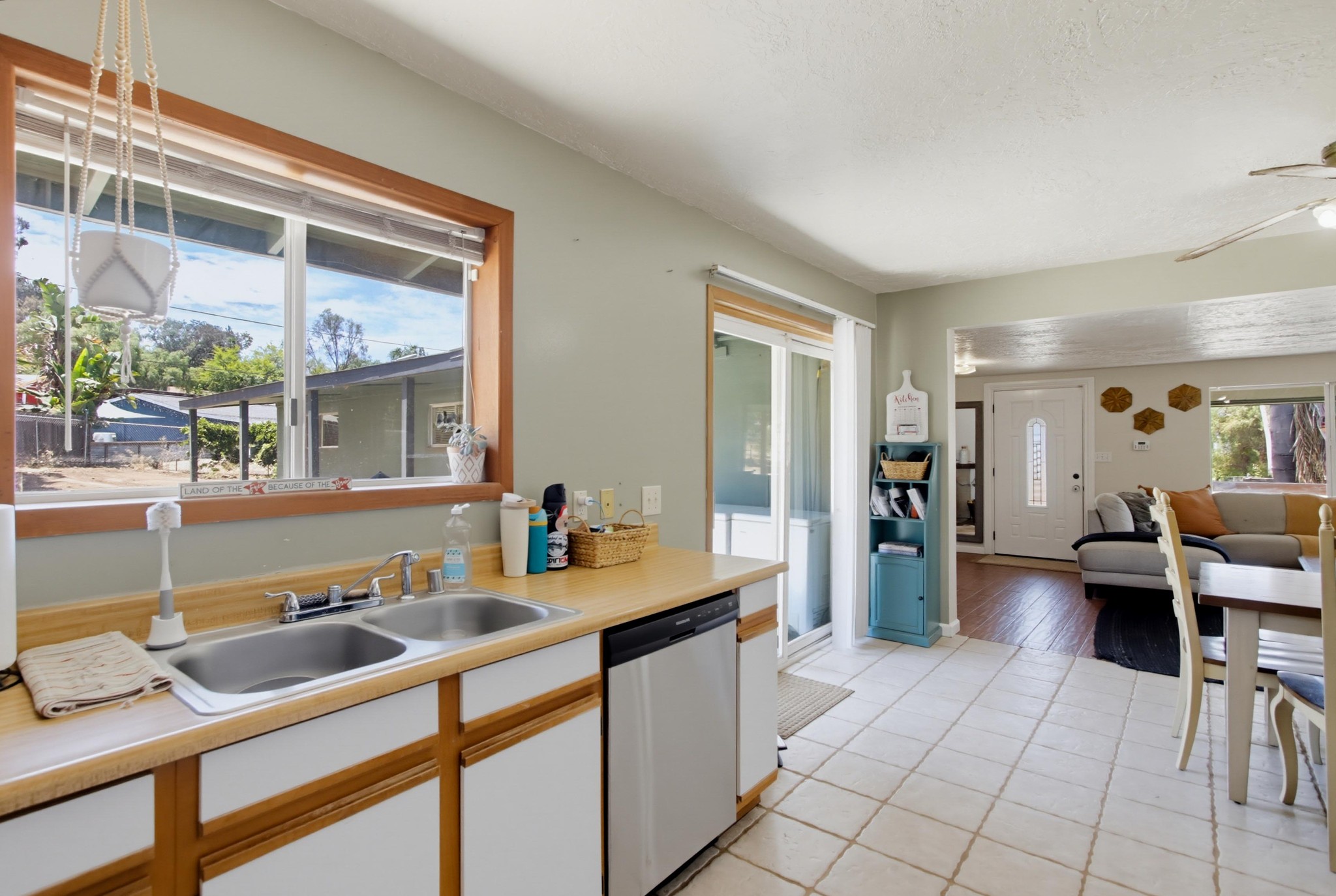 Virtual tour photo 27 of 83 for 1949 Sunnyside Ave