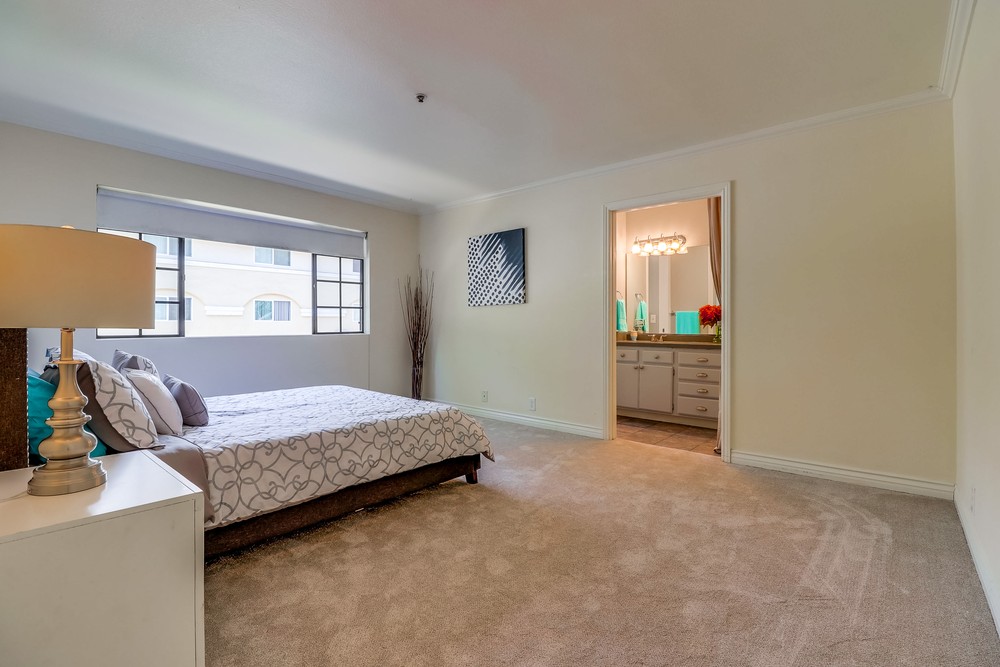 Virtual tour photo 32 of 48 for 1950 Upas St UNIT 107