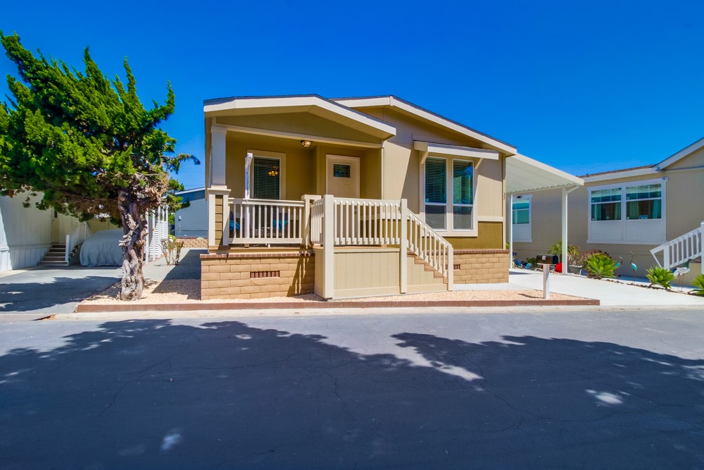 Virtual tour photo 1 of 40 for 1951 47th St #33