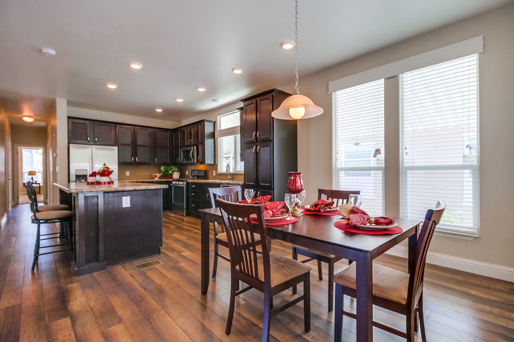 Virtual tour photo 13 of 40 for 1951 47th St #33