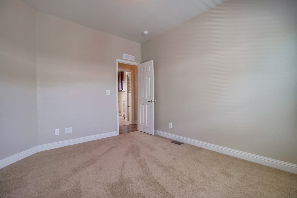 Virtual tour photo 32 of 40 for 1951 47th St #33