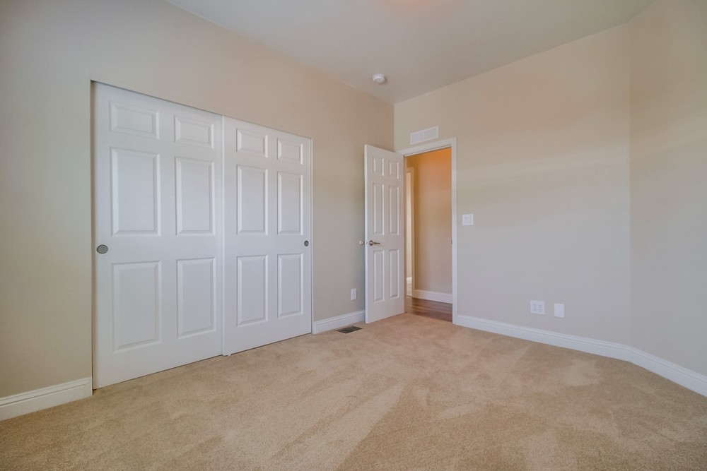 Virtual tour photo 34 of 40 for 1951 47th St #33