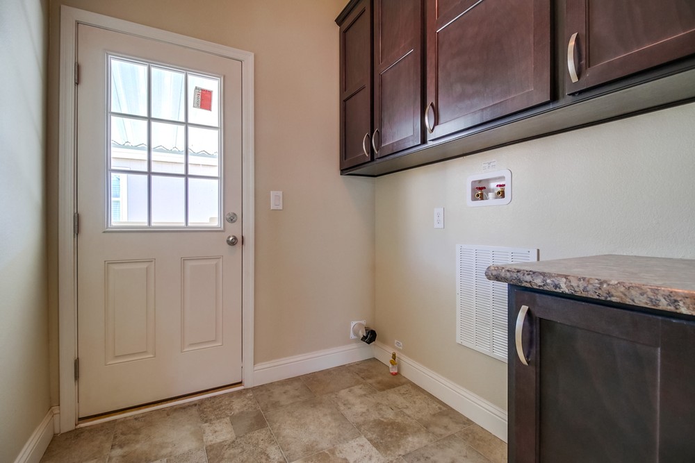 Virtual tour photo 36 of 40 for 1951 47th St #33