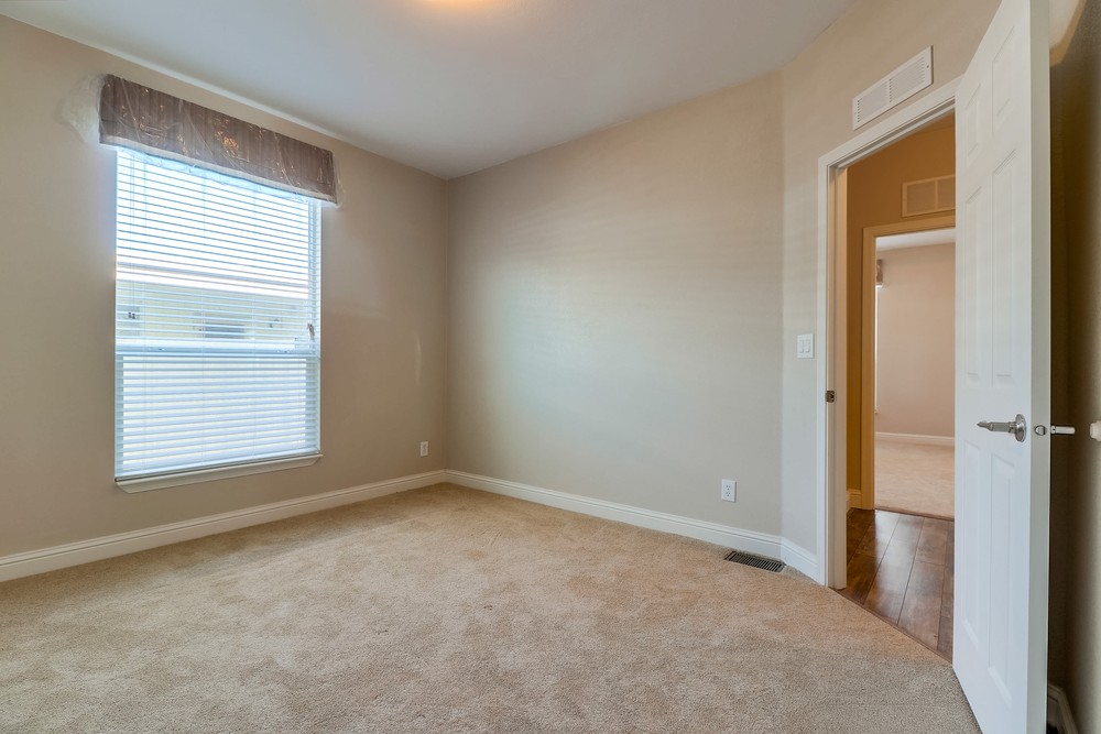 Virtual tour photo 33 of 40 for 1951 47th St #36