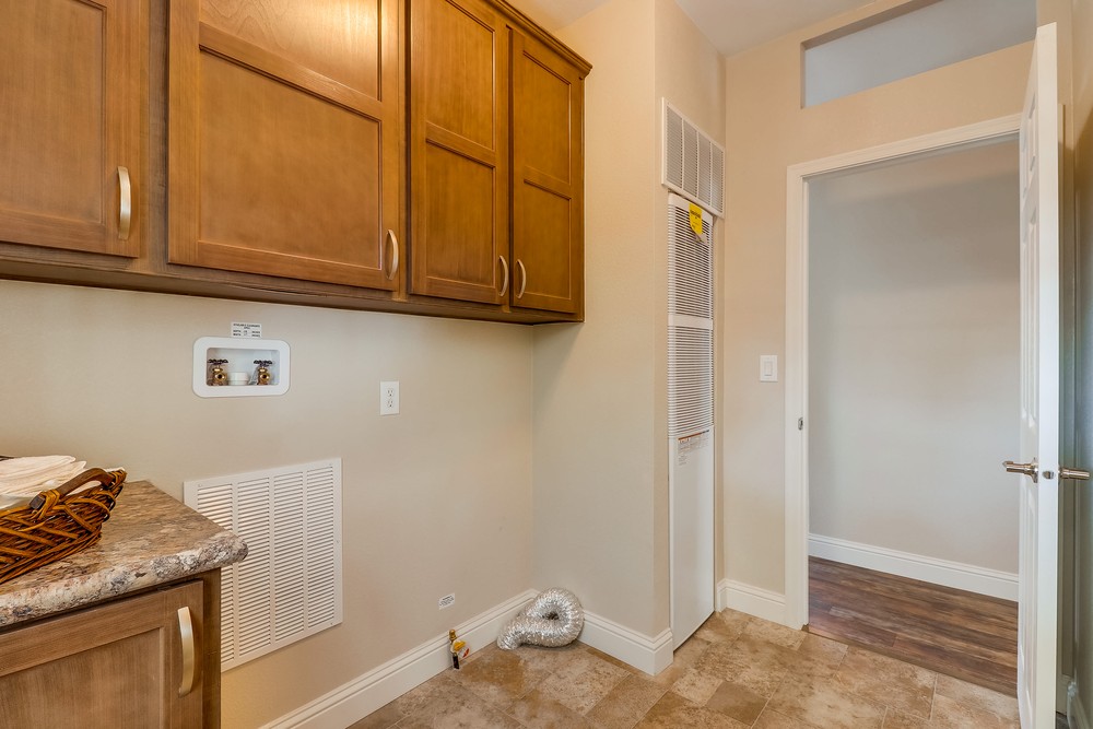 Virtual tour photo 36 of 40 for 1951 47th St #36
