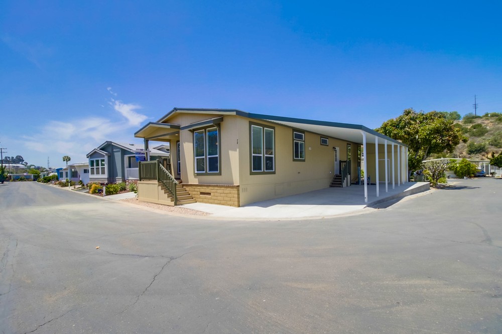 Virtual tour photo 3 of 35 for 1951 47th St #74