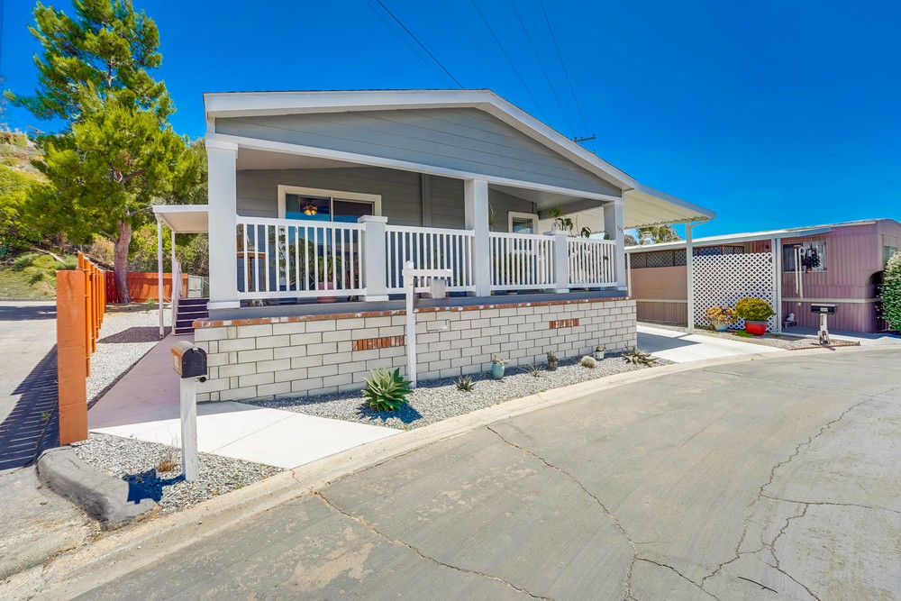 Virtual tour photo 1 of 46 for 1951 47th St SPC 103