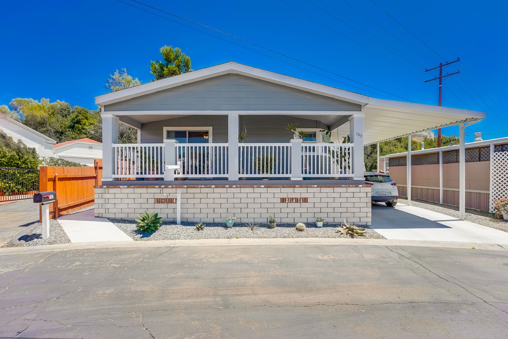 Virtual tour photo 3 of 46 for 1951 47th St SPC 103