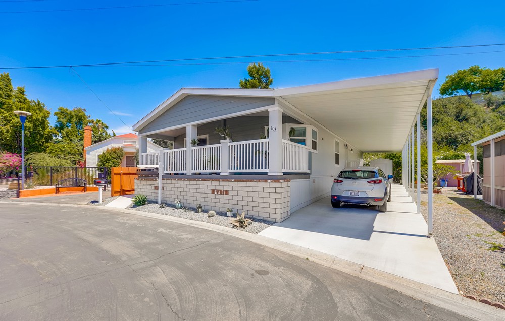 Virtual tour photo 4 of 46 for 1951 47th St SPC 103