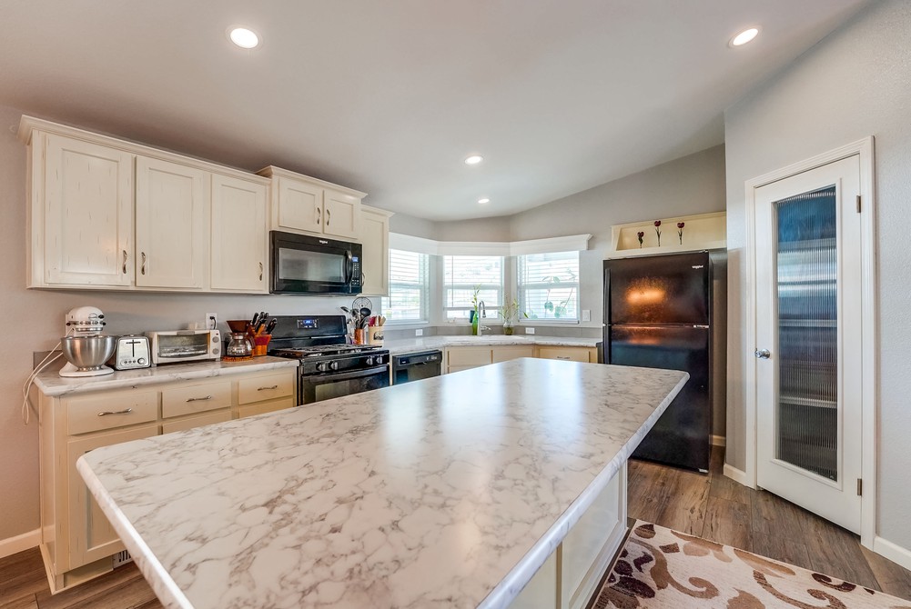 Virtual tour photo 17 of 46 for 1951 47th St SPC 103