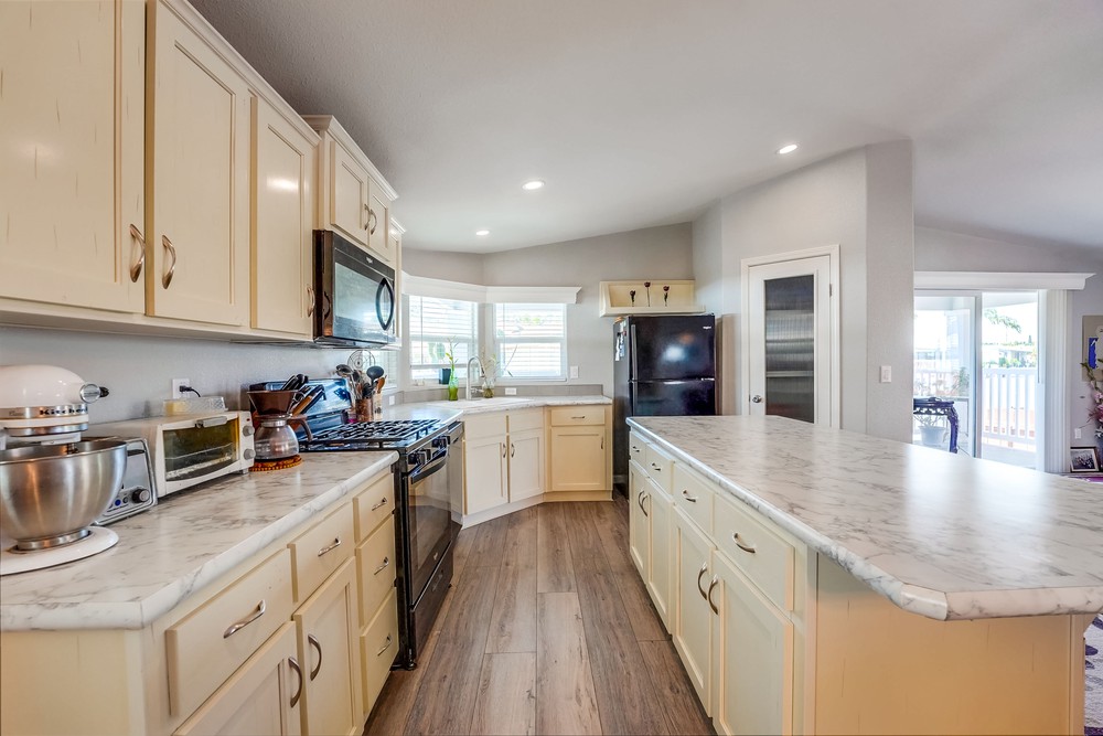 Virtual tour photo 18 of 46 for 1951 47th St SPC 103