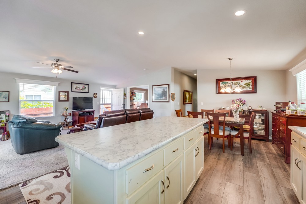 Virtual tour photo 21 of 46 for 1951 47th St SPC 103
