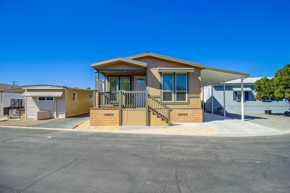 Virtual tour photo 1 of 39 for 1951 47th St SPC 123