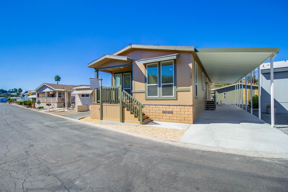 Virtual tour photo 4 of 39 for 1951 47th St SPC 123