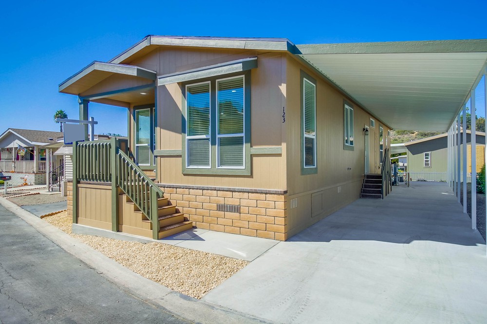 Virtual tour photo 5 of 39 for 1951 47th St SPC 123