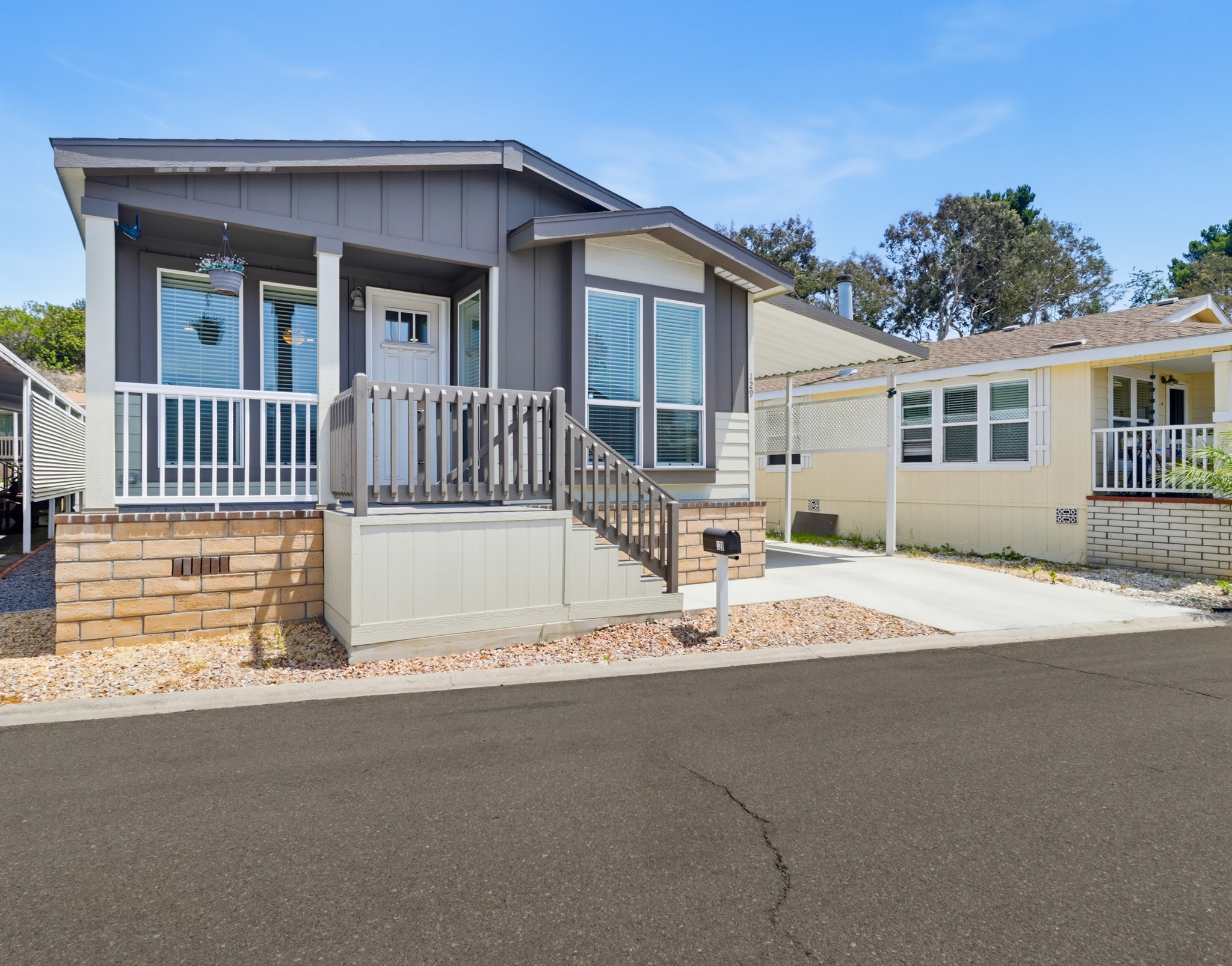 Virtual tour photo 1 of 38 for 1951 47th St Spc 129