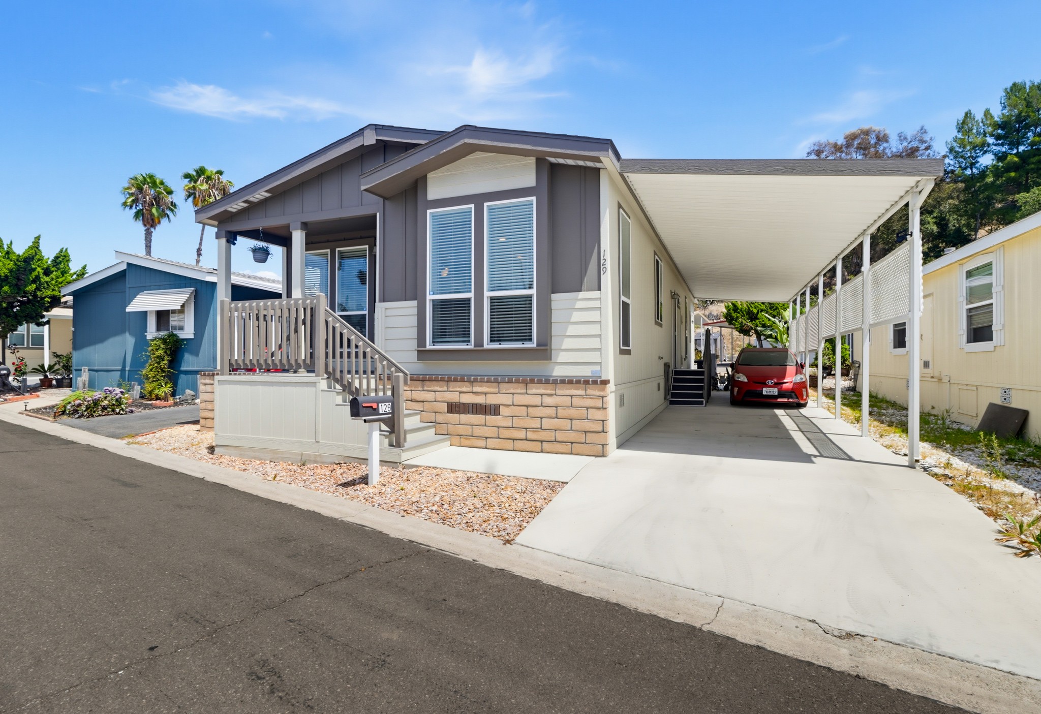 Virtual tour photo 4 of 38 for 1951 47th St Spc 129