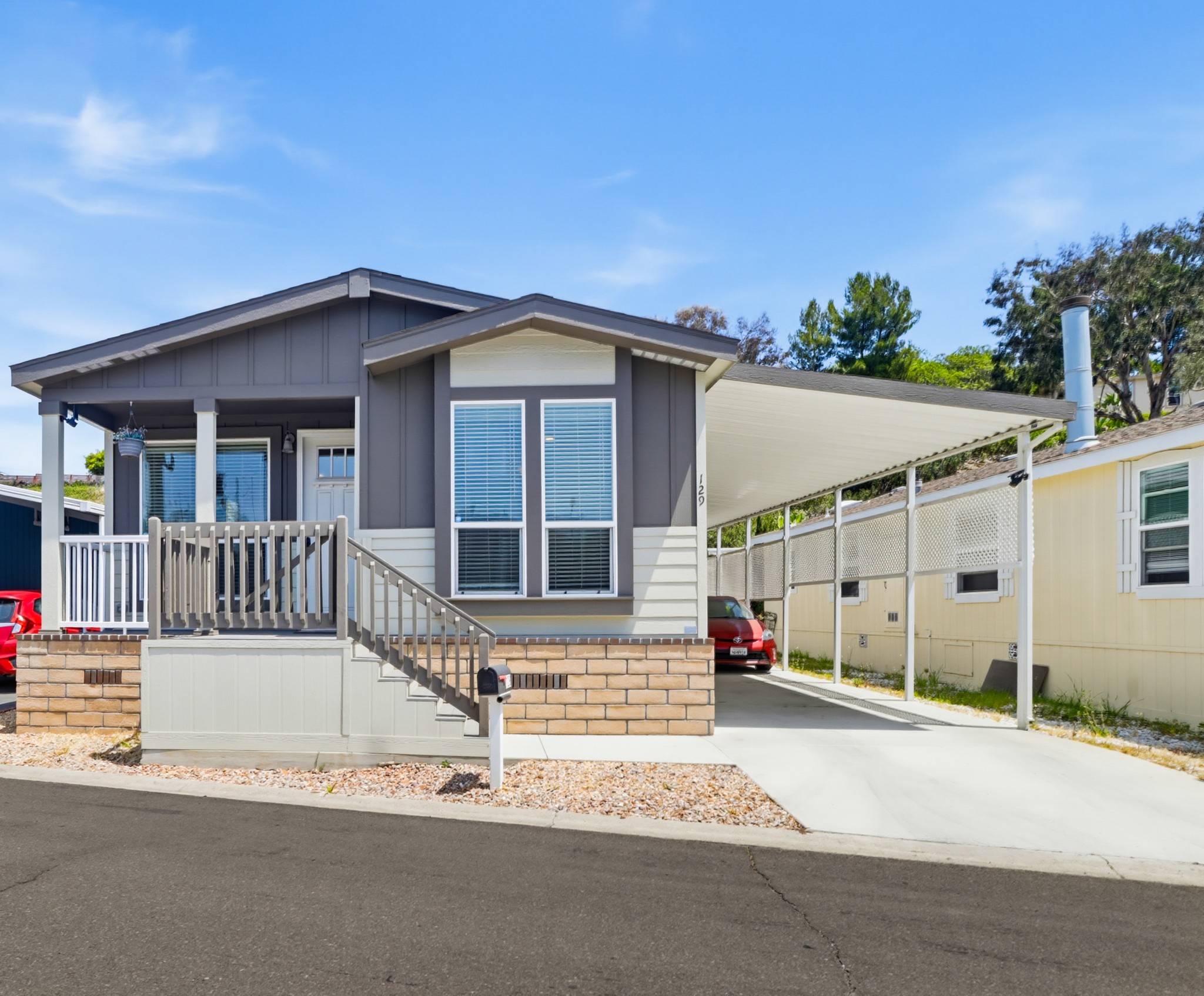 Virtual tour photo 5 of 38 for 1951 47th St Spc 129