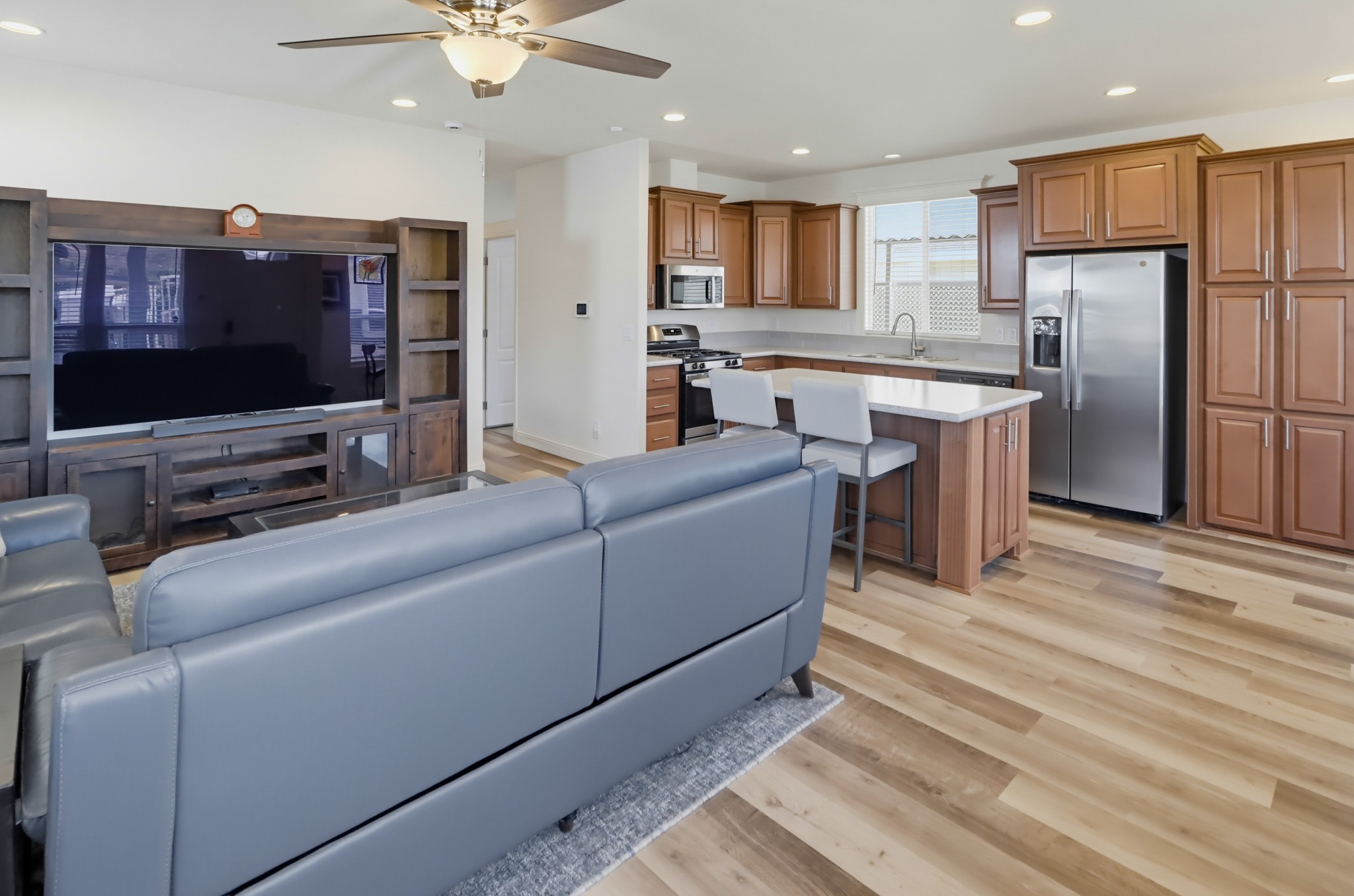 Virtual tour photo 8 of 38 for 1951 47th St Spc 129