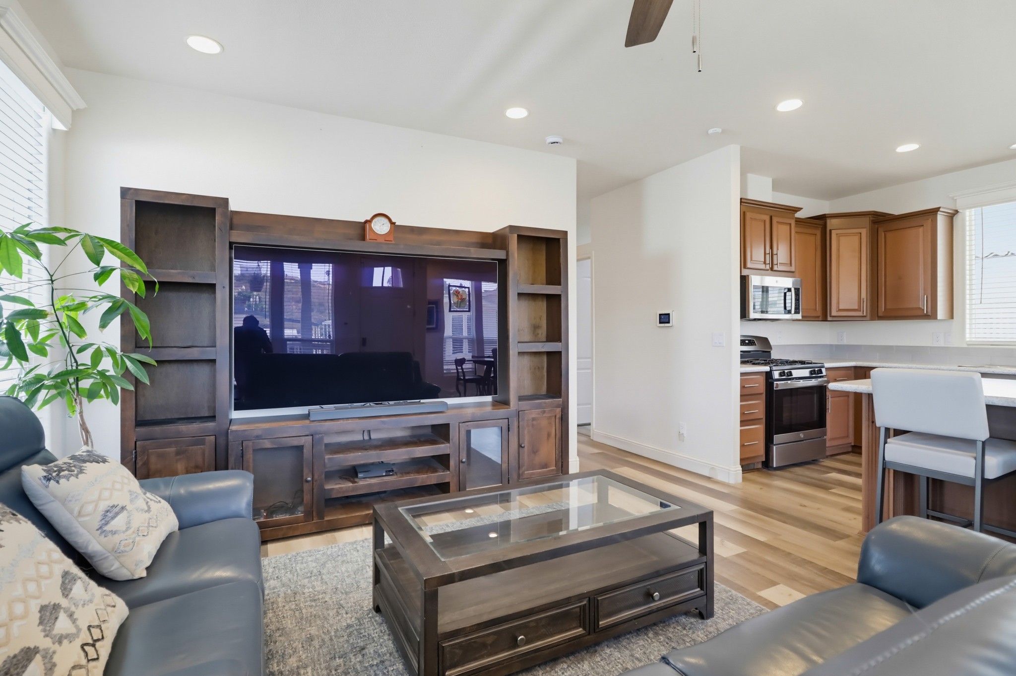 Virtual tour photo 9 of 38 for 1951 47th St Spc 129