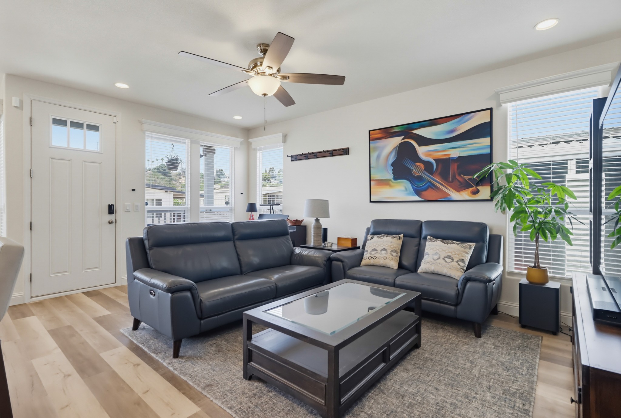 Virtual tour photo 10 of 38 for 1951 47th St Spc 129