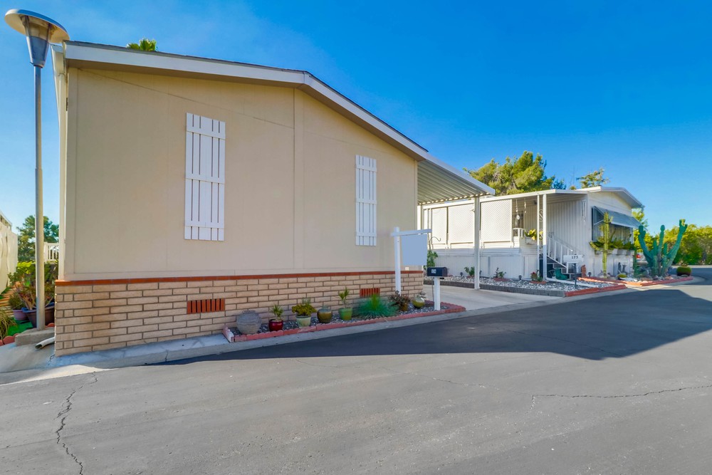 Virtual tour photo 4 of 41 for 1951 47th St SPC 174