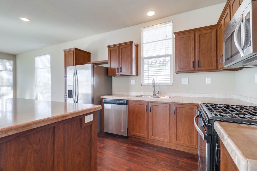 Virtual tour photo 17 of 41 for 1951 47th St SPC 174