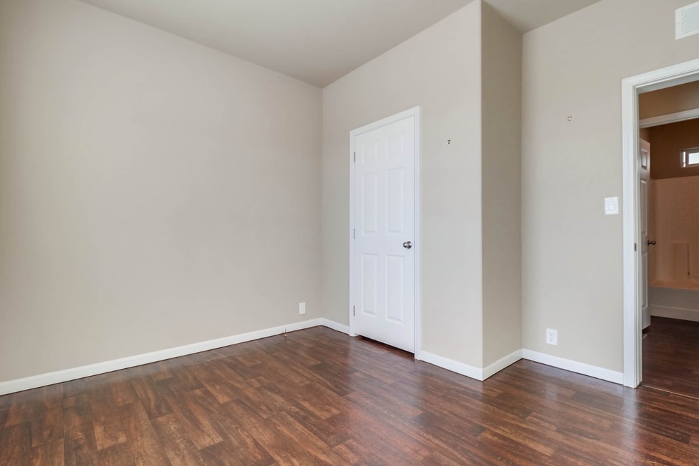 Virtual tour photo 28 of 41 for 1951 47th St SPC 174