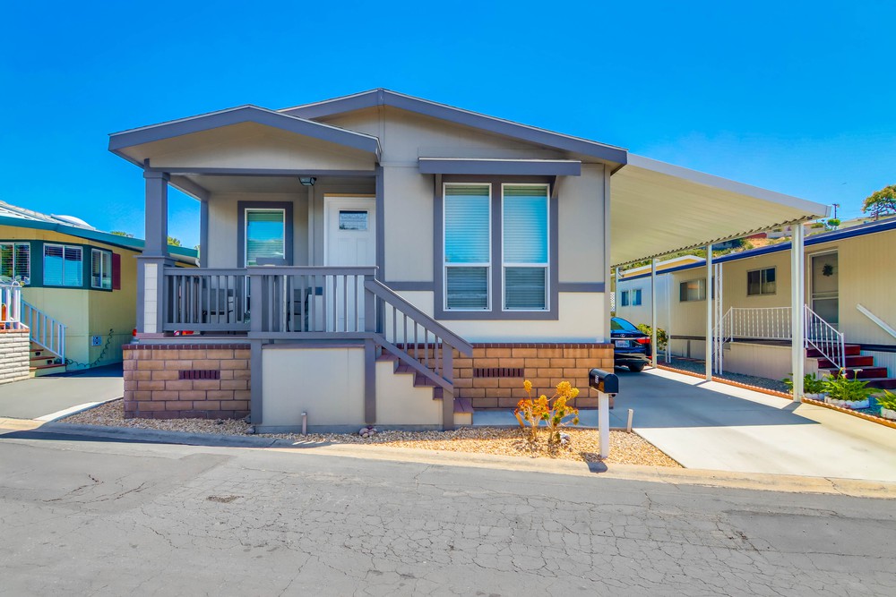Virtual tour photo 1 of 41 for 1951 47th St SPC 52