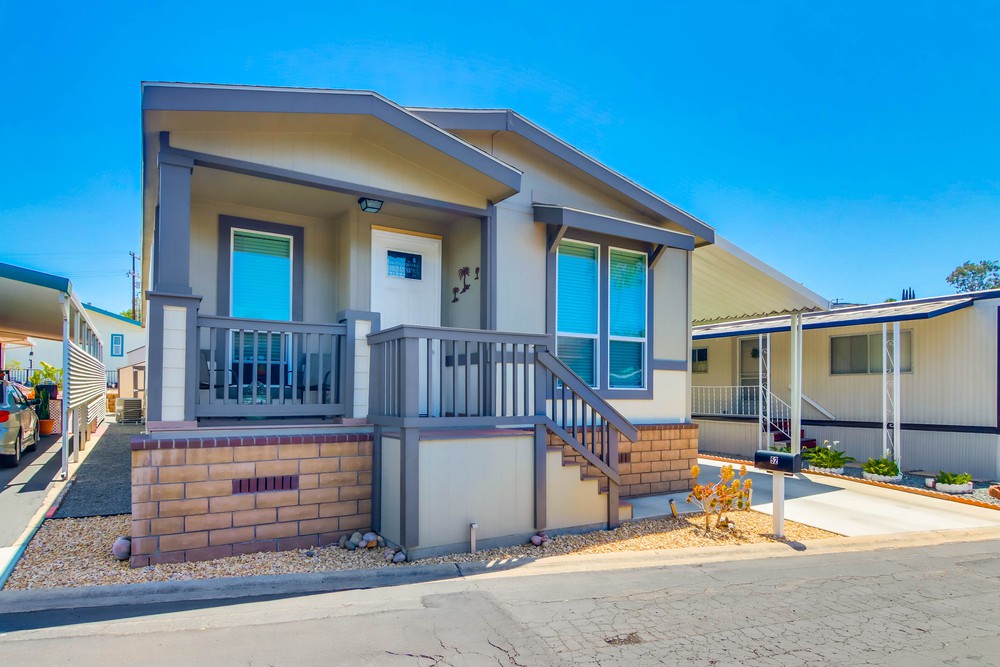 Virtual tour photo 3 of 41 for 1951 47th St SPC 52