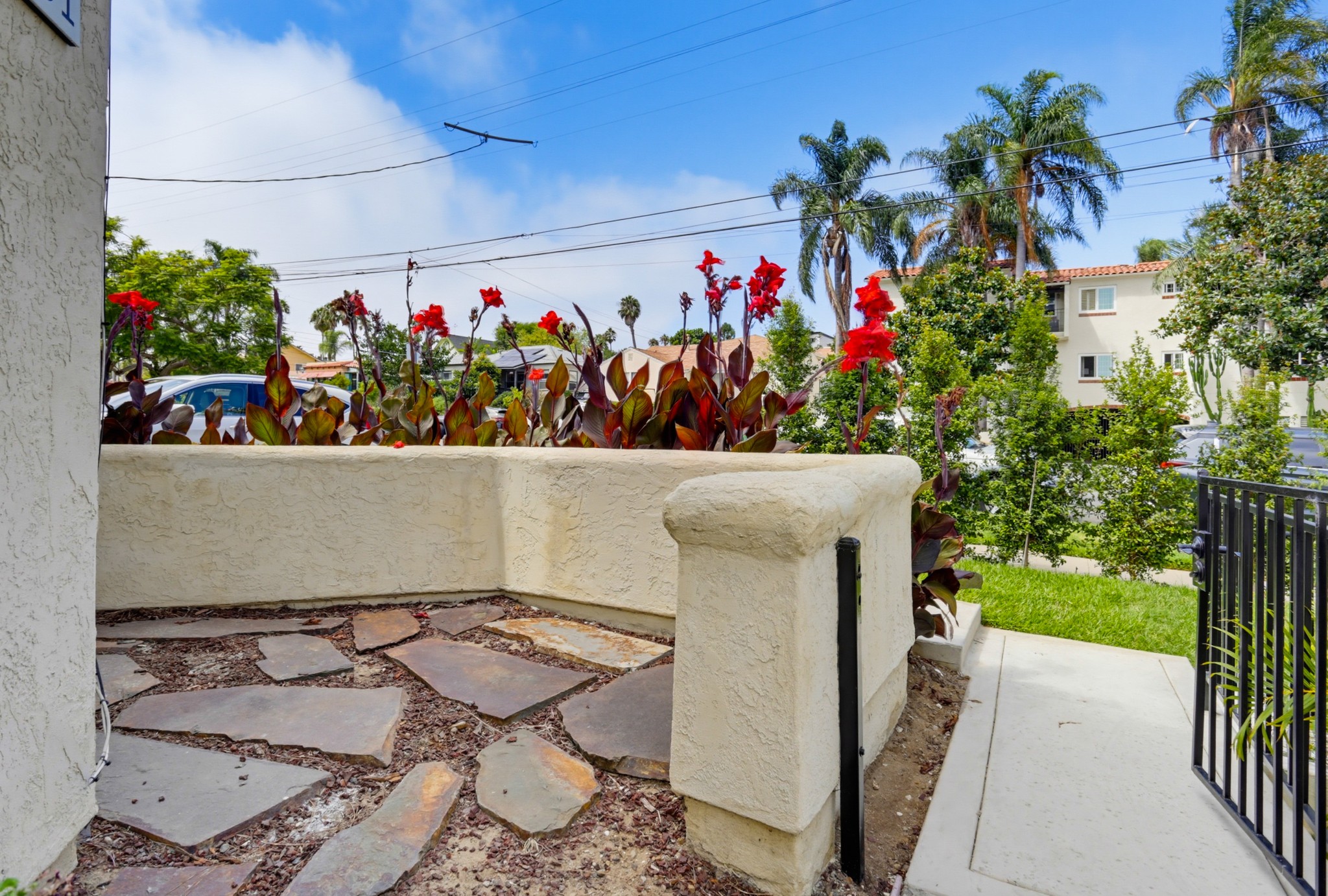 Virtual tour photo 5 of 32 for 1951 Diamond St
