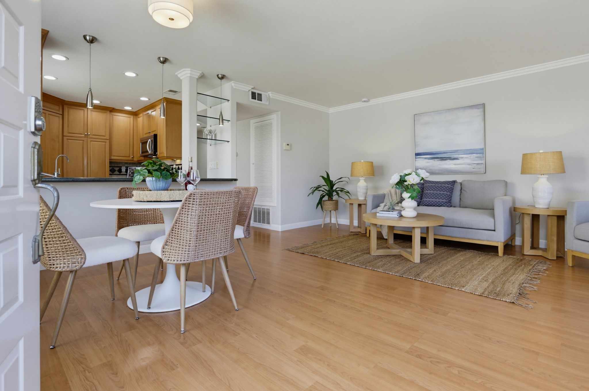 Virtual tour photo 6 of 32 for 1951 Diamond St