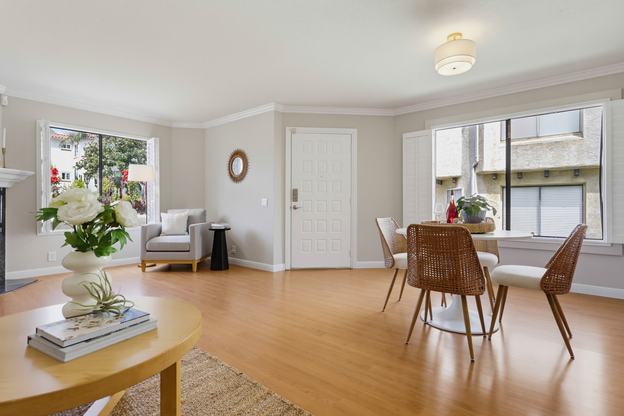 Virtual tour photo 10 of 32 for 1951 Diamond St
